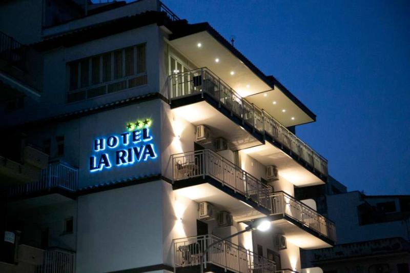 Hotel LA RIVA Đardini Naksos